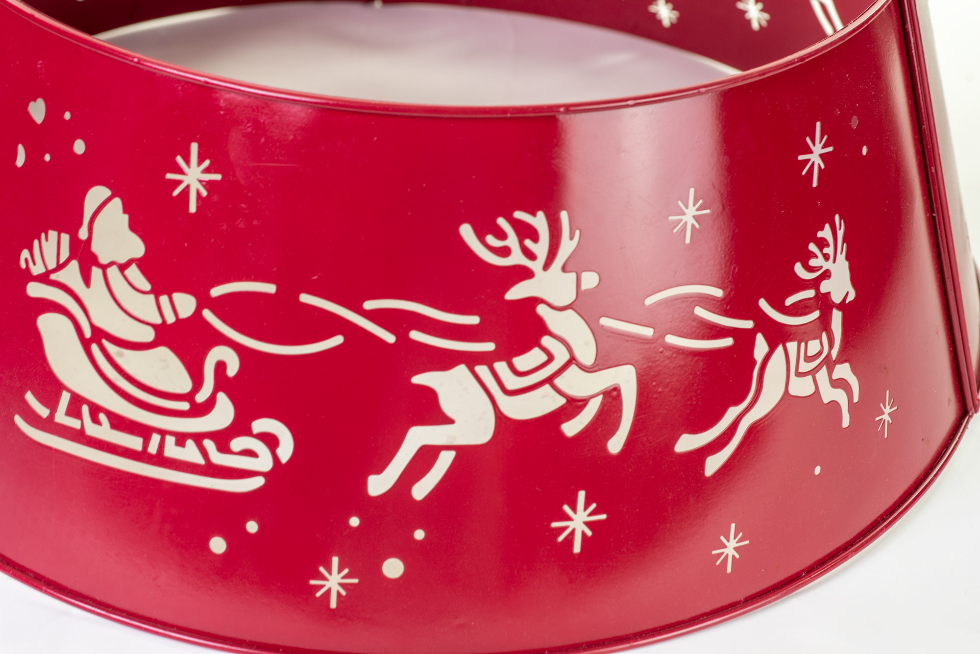 Red Sleigh and Reindeer Engraved LED Tree Collar - Image 2
