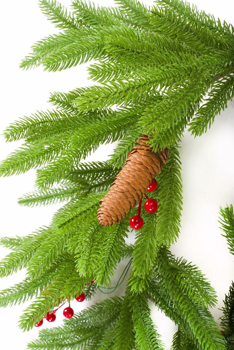 Hangable Green Balsam Fir Garland - Image 3